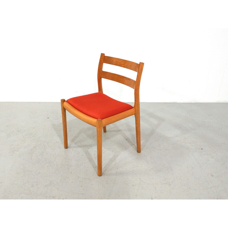 Suite de 4 chaises en chêne modèle no.84 par Niels Otto Moller pour Møller Møbler - 1970