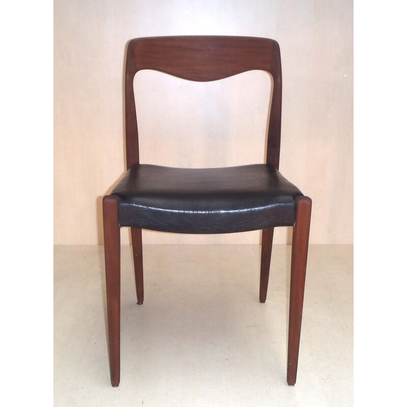 Suite von 8 skandinavischen Stühlen aus Teakholz und Kunstleder - 1950