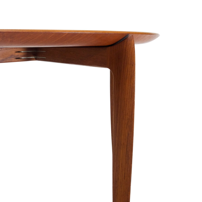 Table à plateau par H. Engholm & Svend Willumsen pour Fritz Hansen - 1950