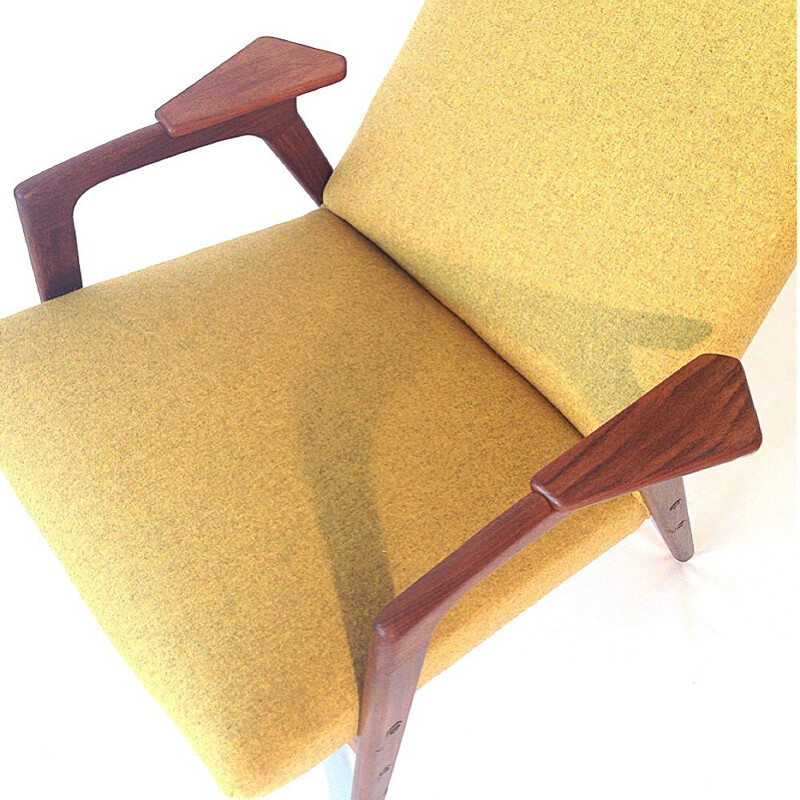 Fauteuil scandinave en teck massif et tissu Keymer jaune moutarde, EKSTRÖM - années 50