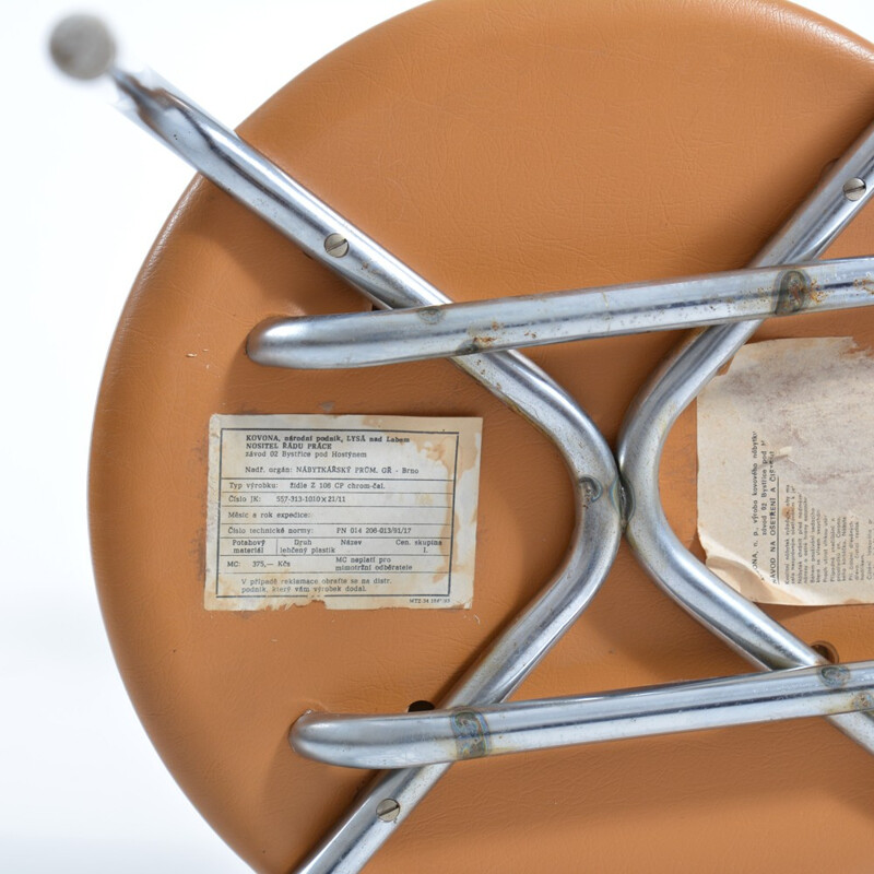 Cadeiras Vintage em imitação de couro e cromadas por Kovona, Checoslováquia 1970