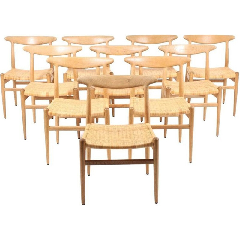 Suite de dix chaises d'appoint par Hans Wegner - 1950