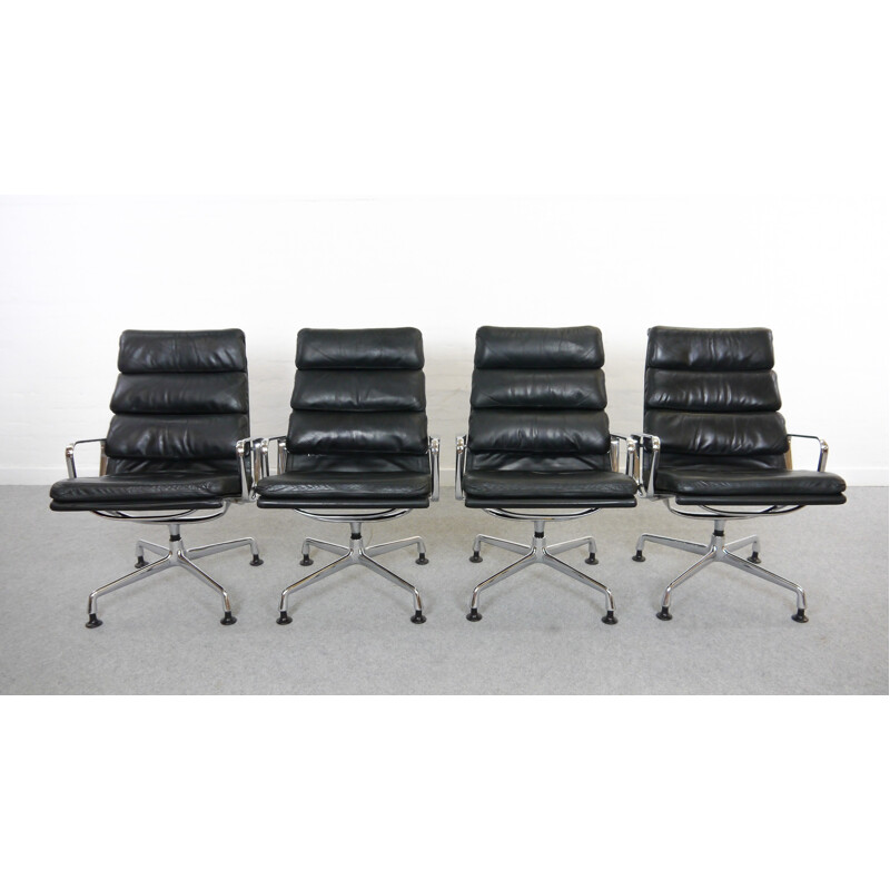 4 fauteuils EA 216 en cuir noir par Charles Eames pour Herman Miller - 1950