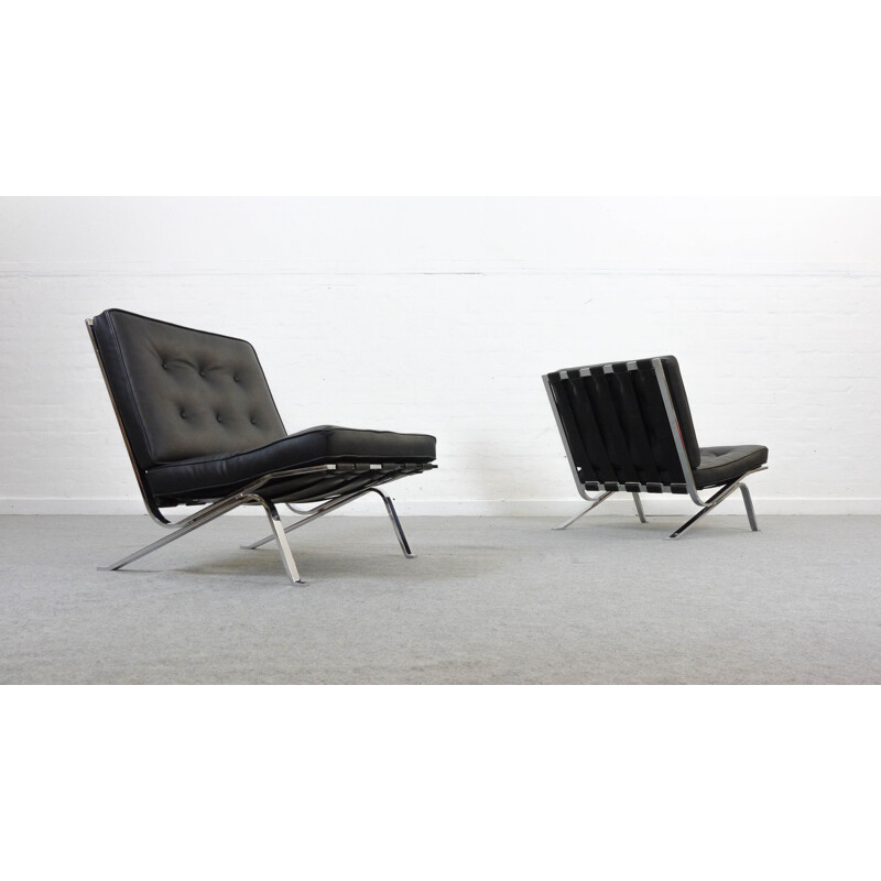 Pair of RH-301 Flat Bar Lounge Chairs in black leather by Robert Haussmann for De Sede - 1950s