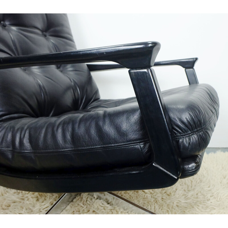 Fauteuil Lounge pivotant en cuir - 1960