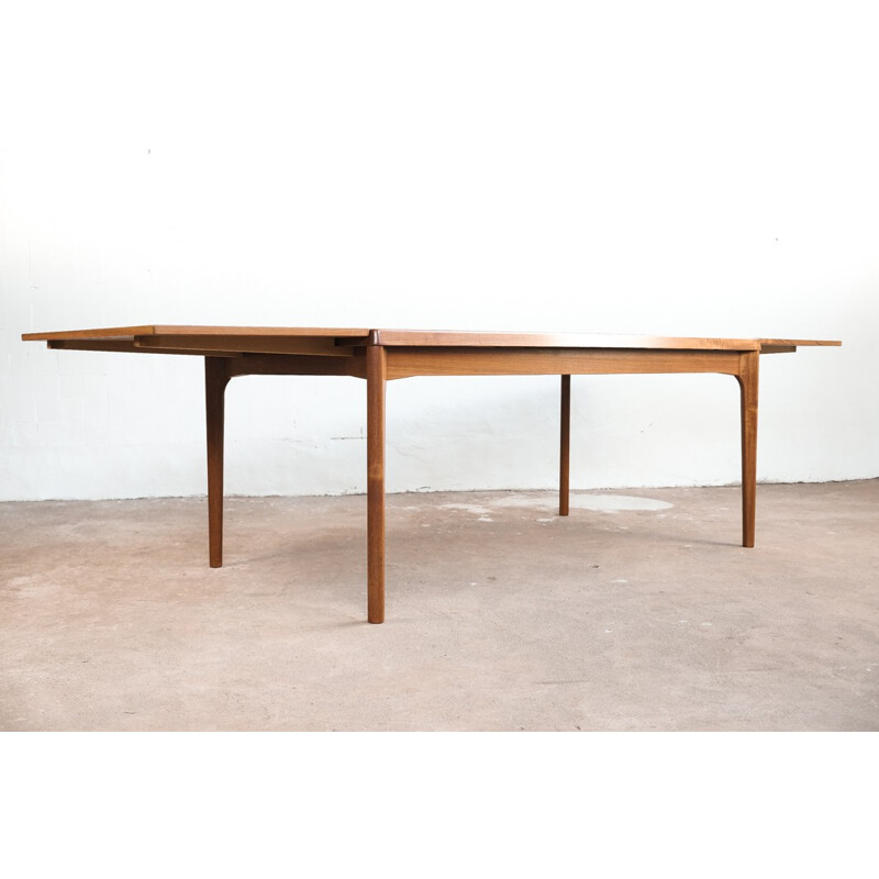 Grande table en teck par Henning Kjaernulf pour Vejle - 1960