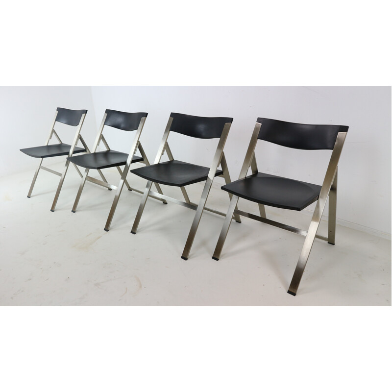Suite de quatre chaises pliantes contemporaines P08 pour Tecno, Italie - 1991
