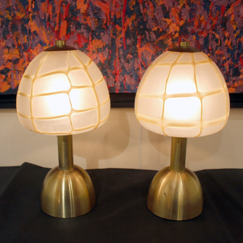 Pair of mid-century lamps in brass and stylized glass - 1970s