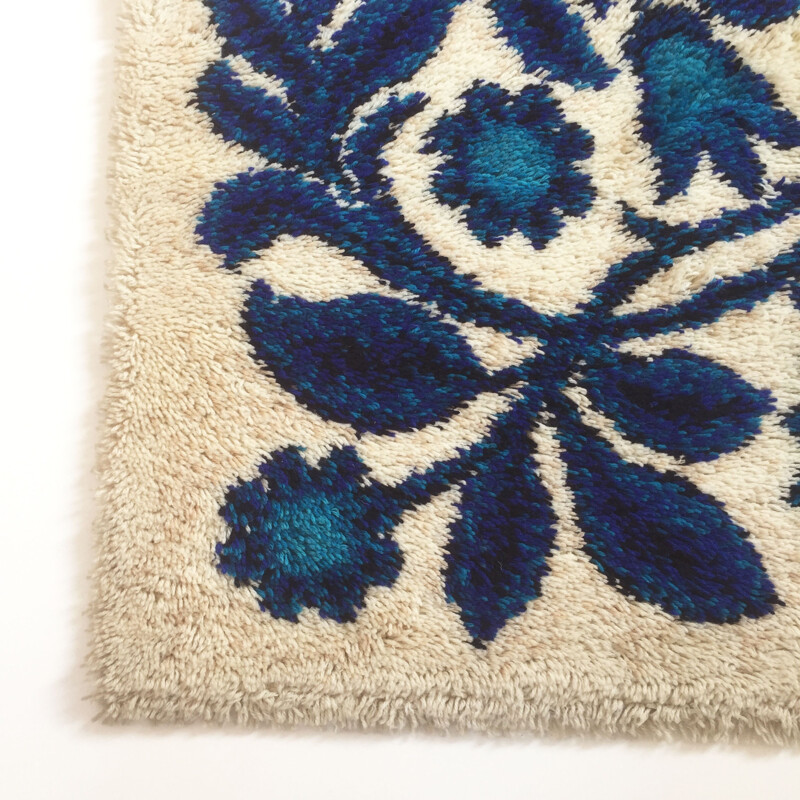 Vintage Berg RYA rug Flower Power made by Bergoss - 1970s