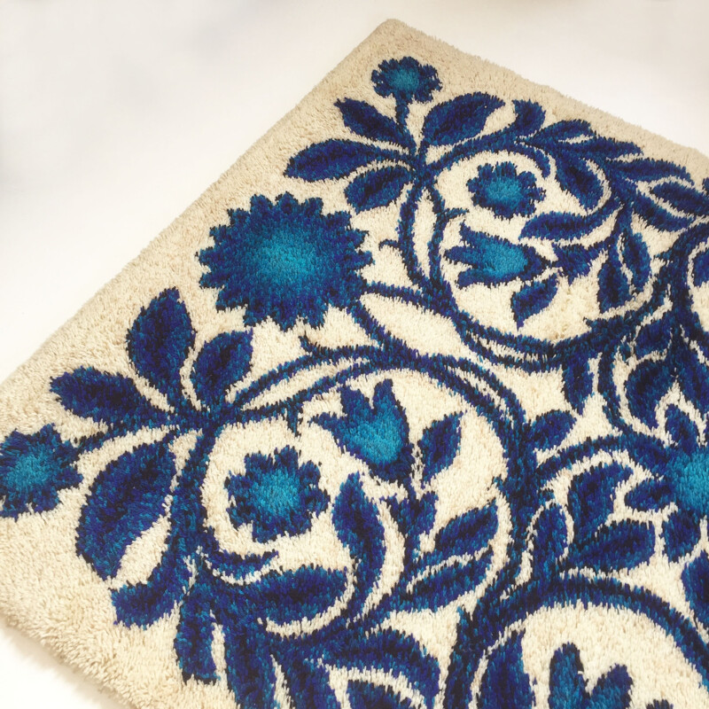 Vintage Berg RYA rug Flower Power made by Bergoss - 1970s