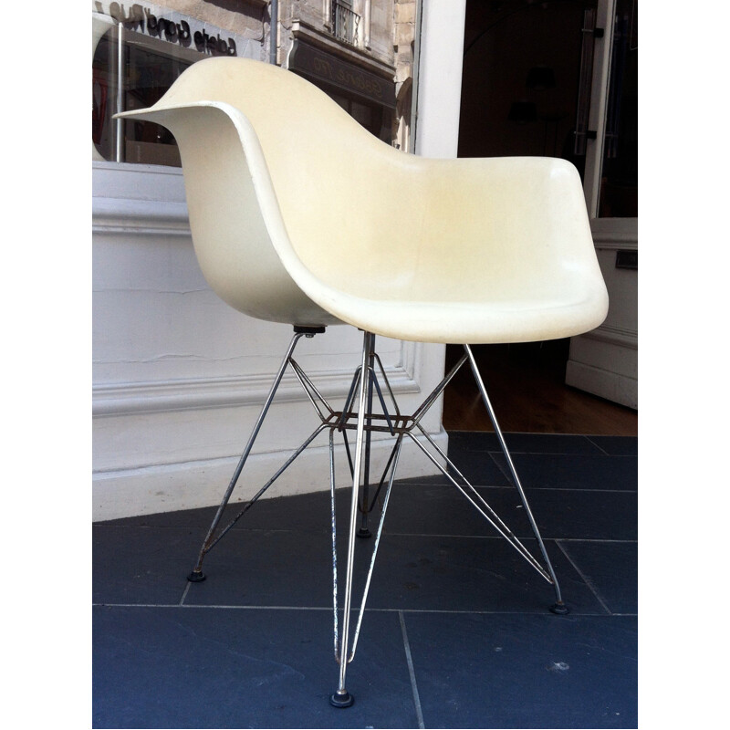 White "DAR" armchair, Charles EAMES - 1950s