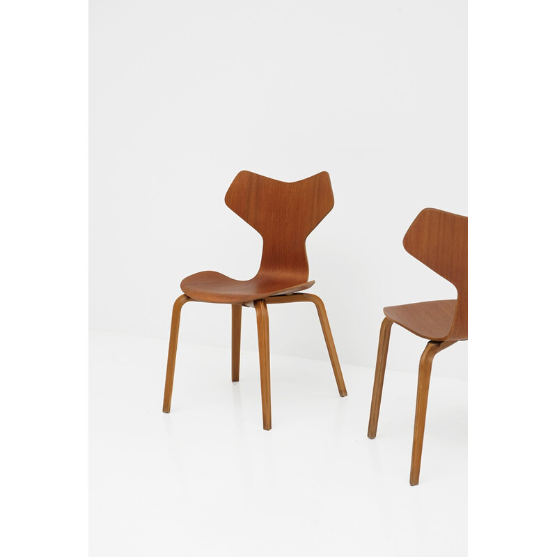 Pair of "Grand prix" chairs, Arne Jacobsen for Fritz Hansen - 1950s