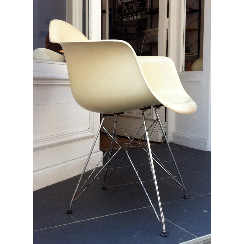 White "DAR" armchair, Charles EAMES - 1950s