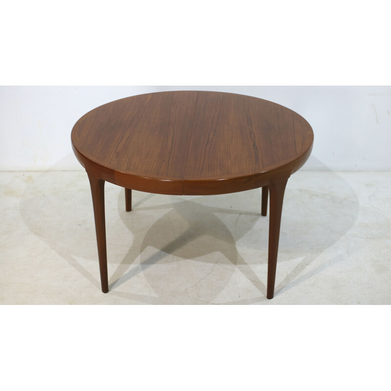 Teak veneered extendable dining table by Ib Kofod-Larsen for Faarup Møbelfabrik - 1960s