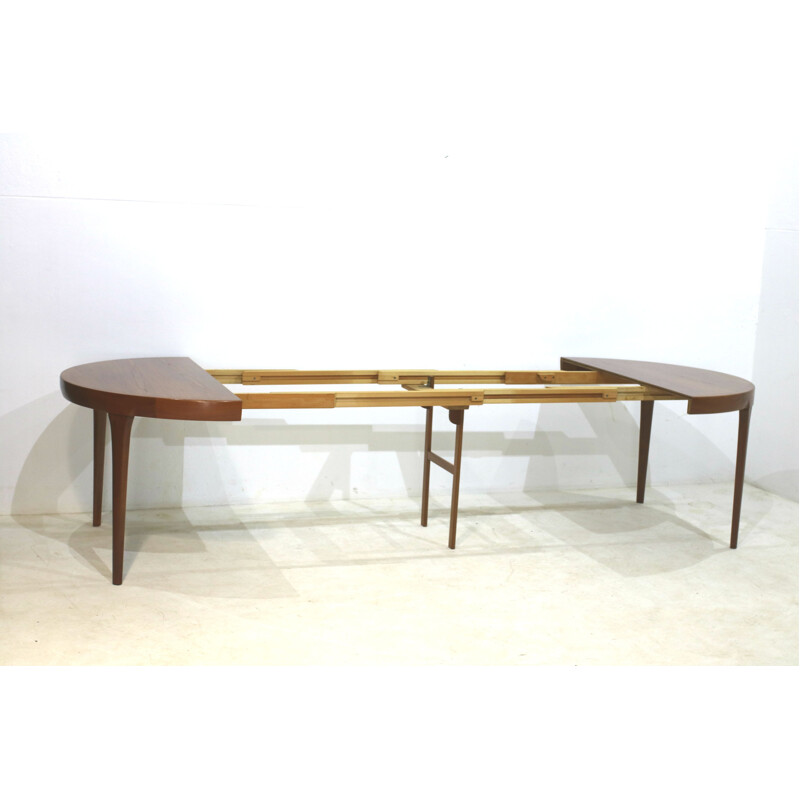 Teak veneered extendable dining table by Ib Kofod-Larsen for Faarup Møbelfabrik - 1960s