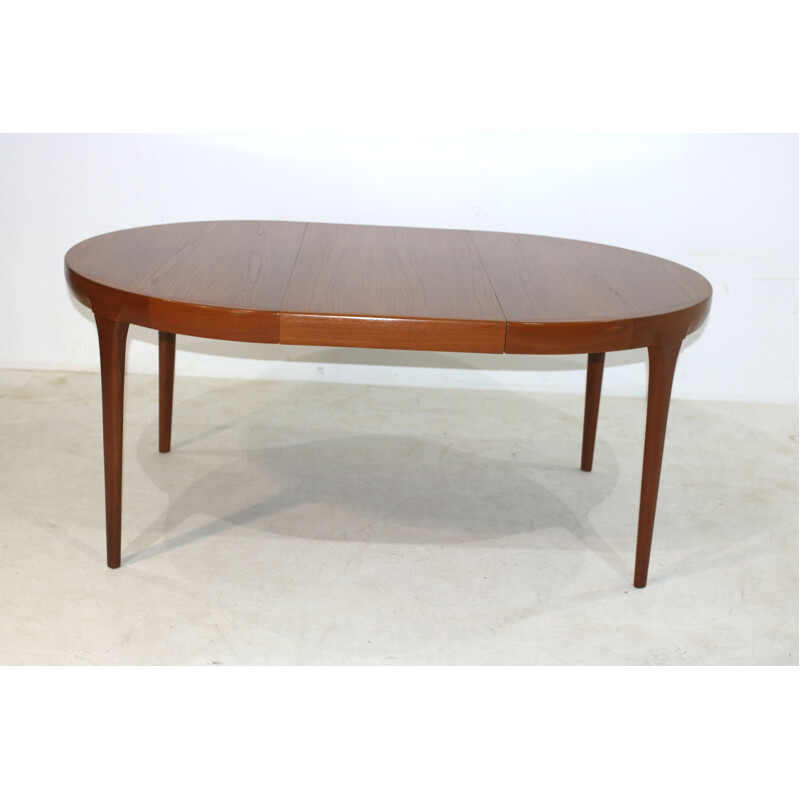 Teak veneered extendable dining table by Ib Kofod-Larsen for Faarup Møbelfabrik - 1960s