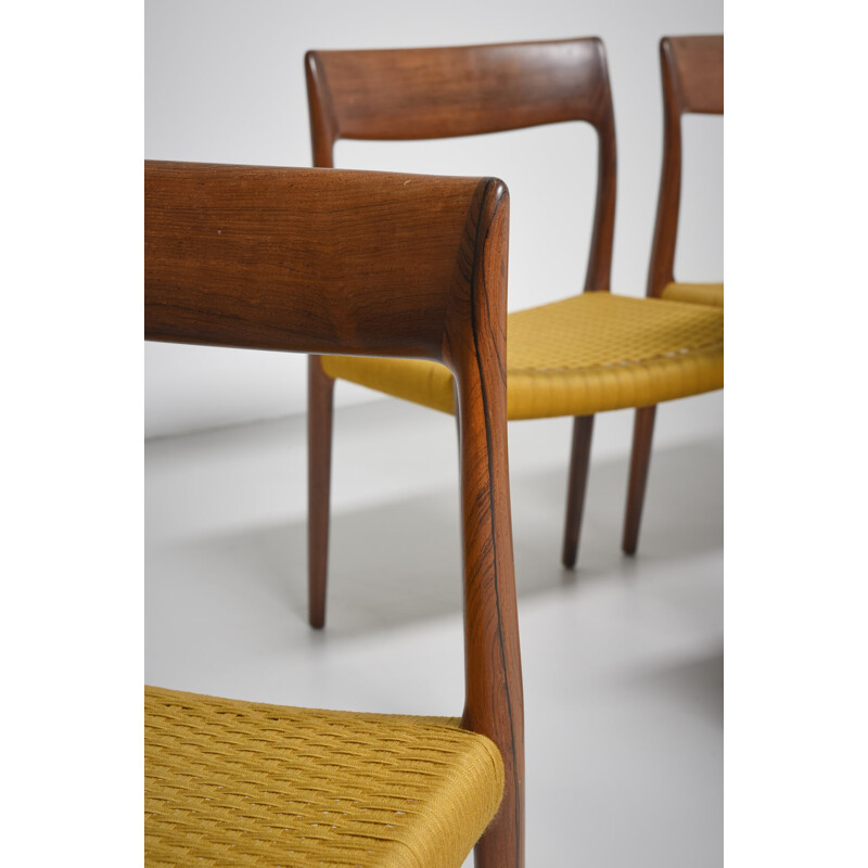 Suite de 6 chaises à repas "Modèle 77" en palissandre par N.O. Moller - 1960