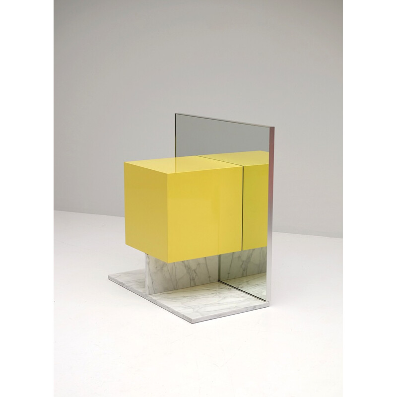 Armoire en miroir jaune avec socle en marbre par Pieter De Bruyne - 1970