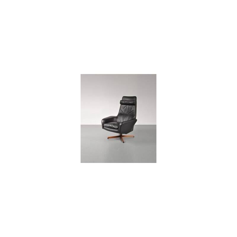 Vintage black leather swivel chair by Ib Kofod Larsen for Bovenkamp - 1960s