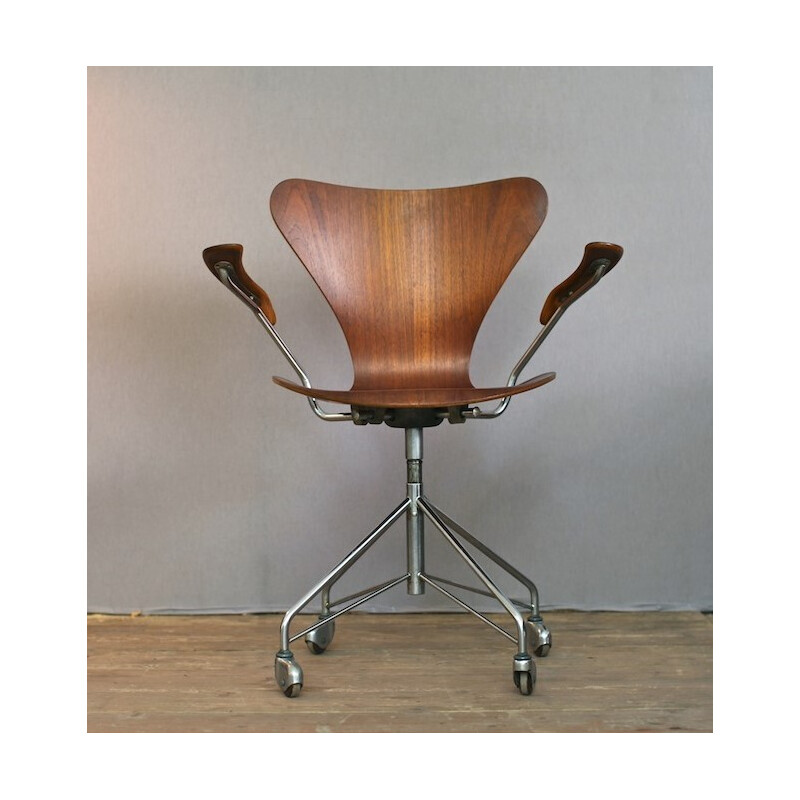 Desk chair "serie 7" with armrests, Arne JACOBSEN - 1963