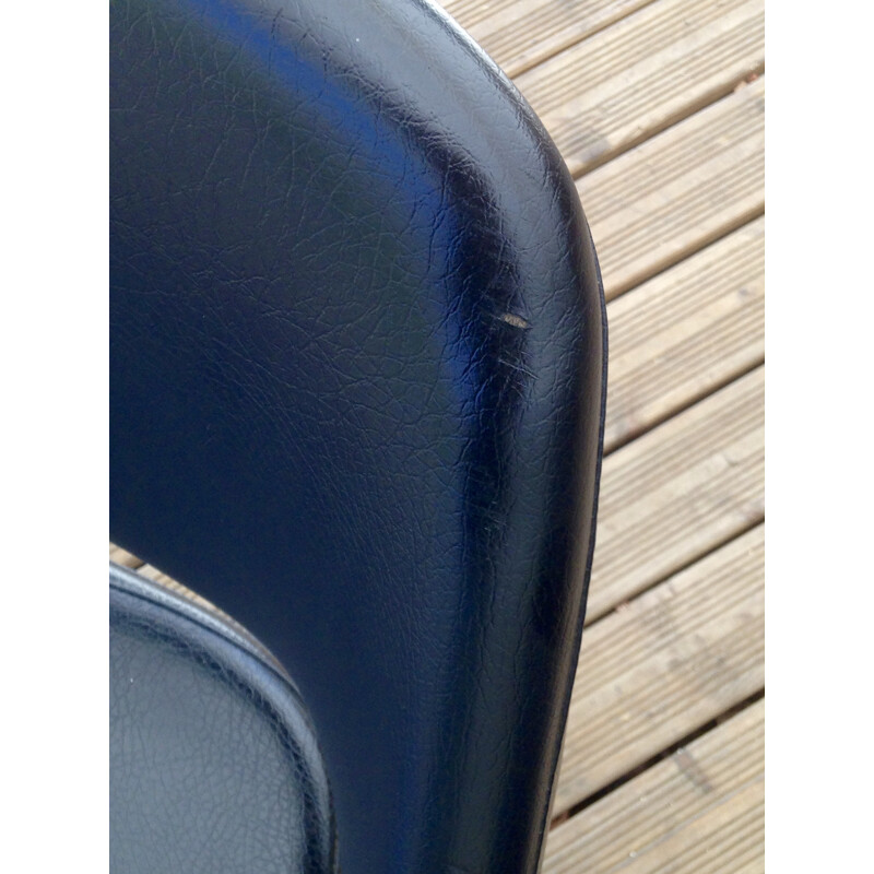 Suite de 2 chaises vintage noires en simili cuir - 1970