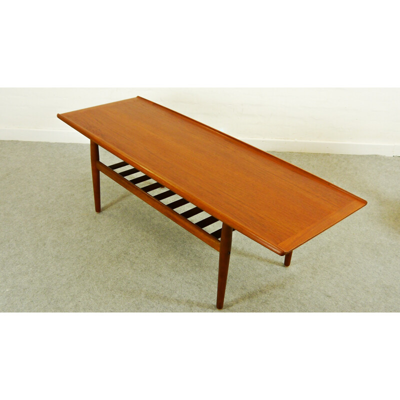 Table basse en forme de planche de surf en teck de Grete Jalk pour Glostrup Möbelfabrik - 1960