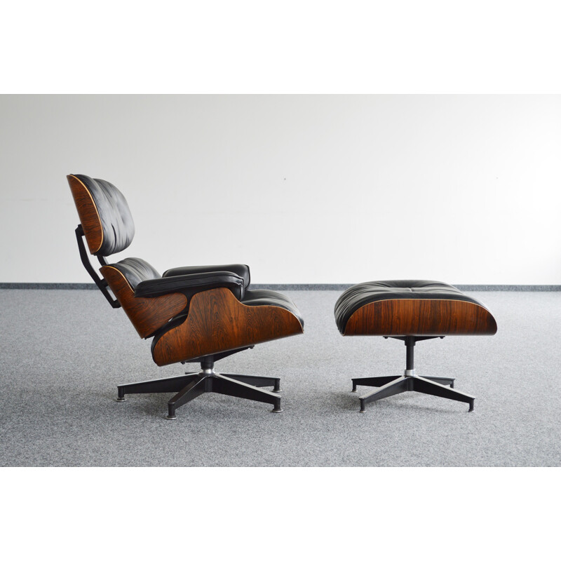 Fauteuil lounge Eames noir, palissandre, par Herman Miller - 1978