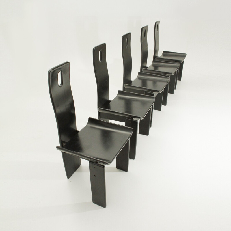 Suite de 5 chaises laquées noires italiennes vintage - 1980