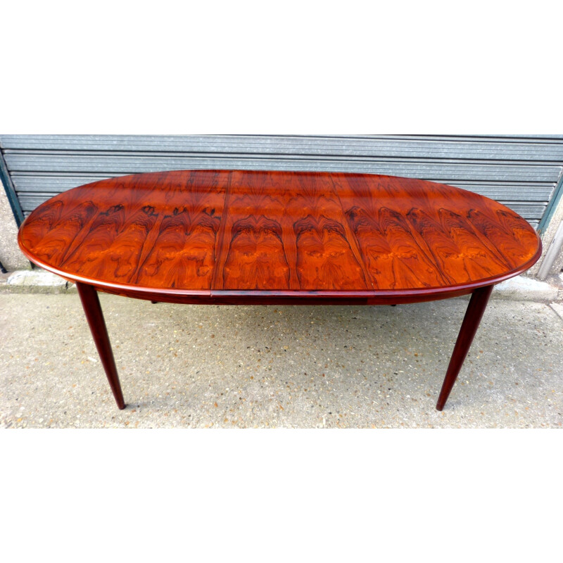 Dining table in rio rosewood - 1970s