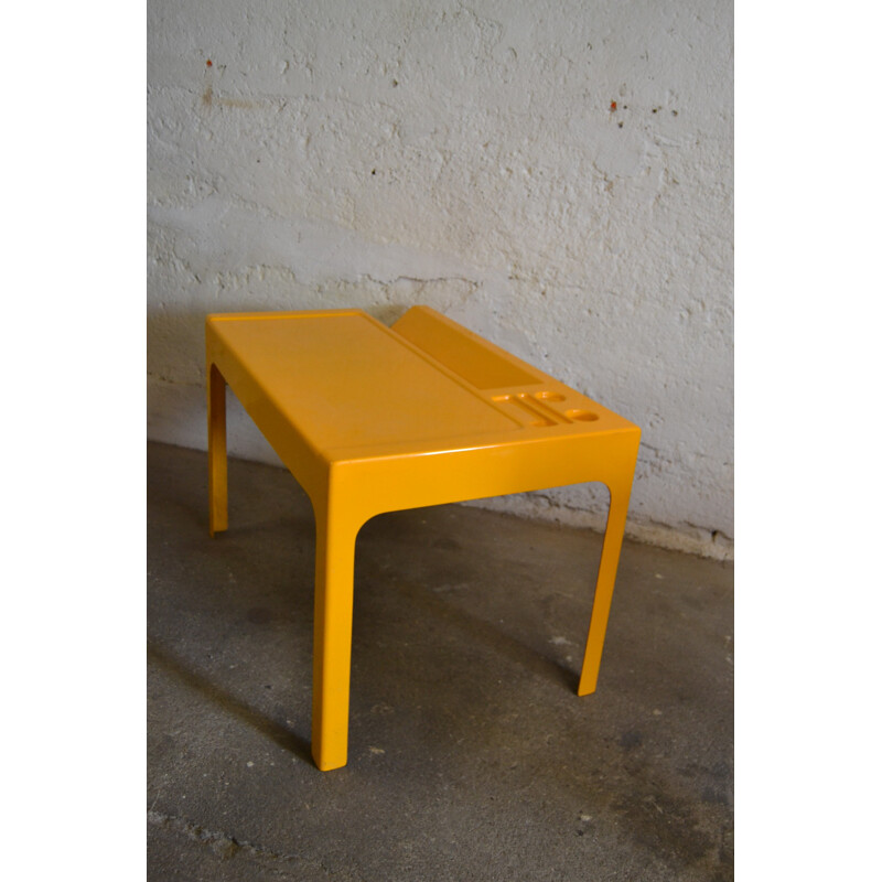 Bureau "Ozoo" en polyester moulé laqué orange et fibre de verre, Marc BERTHIER - années 60