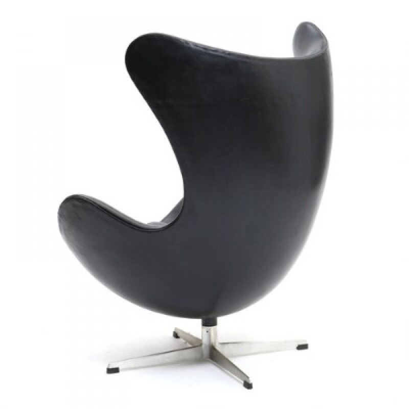 Mid-century black leather egg chair by Arne Jacobsen - 1964