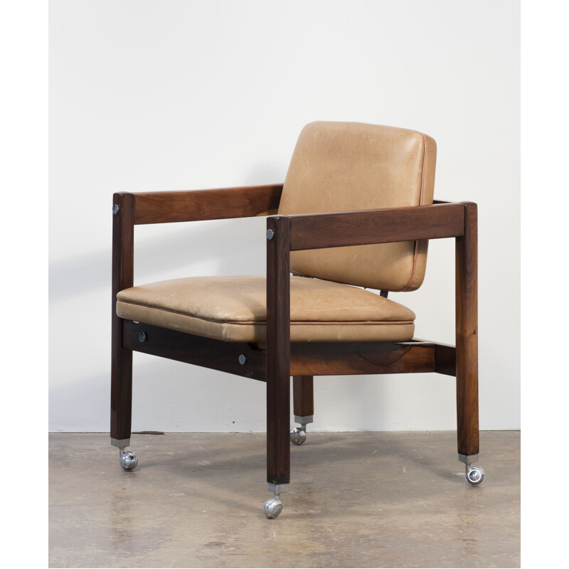 "Kiko" armchair in jacaranda rosewood & beige leather by Sergio Rodrigues - 1960s