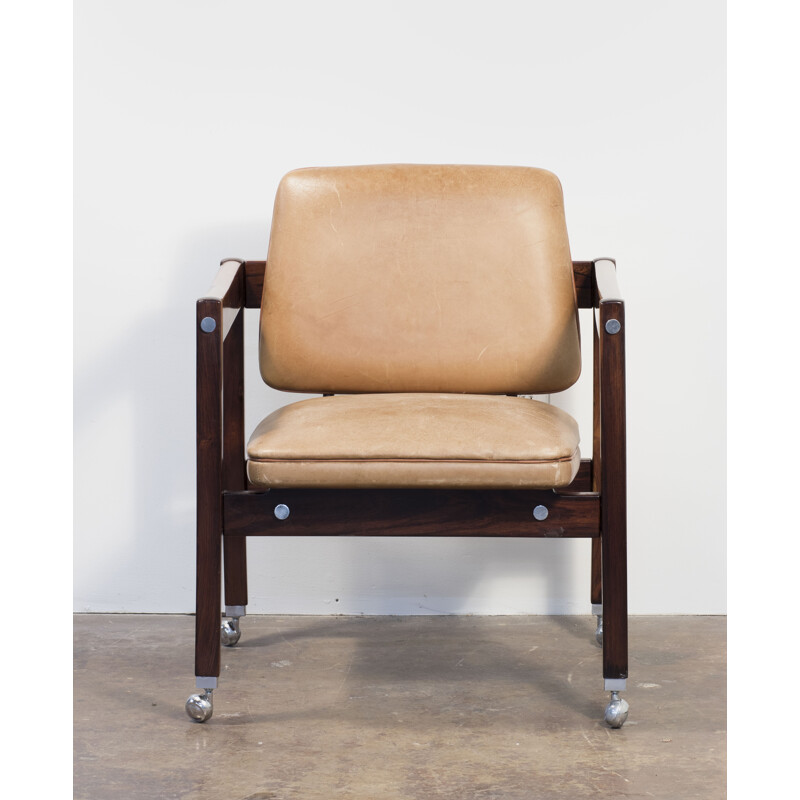 "Kiko" armchair in jacaranda rosewood & beige leather by Sergio Rodrigues - 1960s