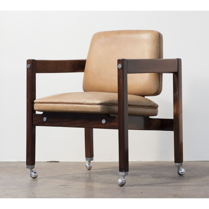 "Kiko" armchair in jacaranda rosewood & beige leather by Sergio Rodrigues - 1960s