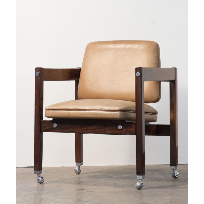 "Kiko" armchair in jacaranda rosewood & beige leather by Sergio Rodrigues - 1960s