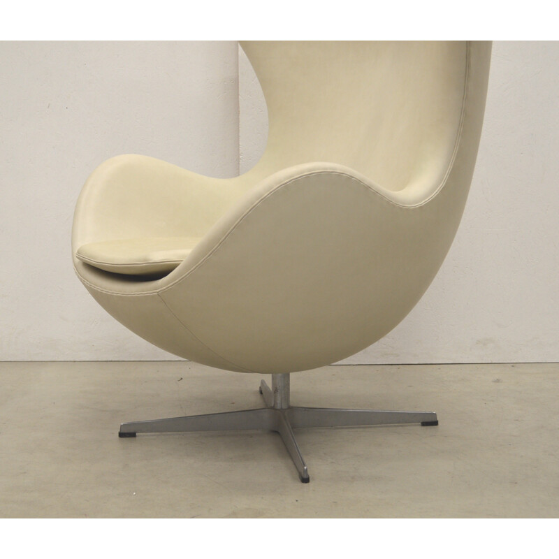 Mid-century Fritz Hansen Egg Chair & Ottoman by Arne Jacobsen - 1970s