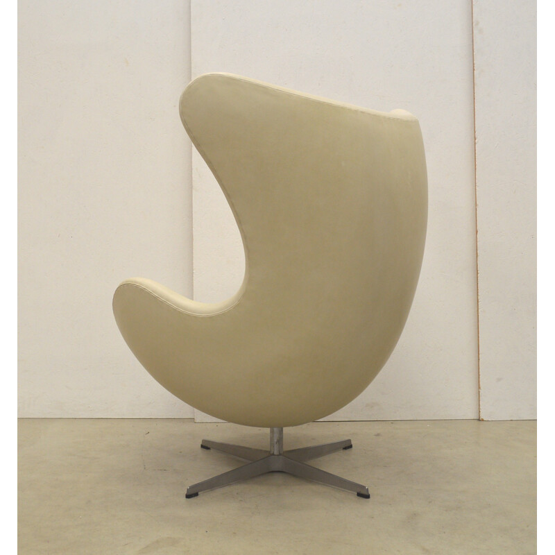 Mid-century Fritz Hansen Egg Chair & Ottoman by Arne Jacobsen - 1970s