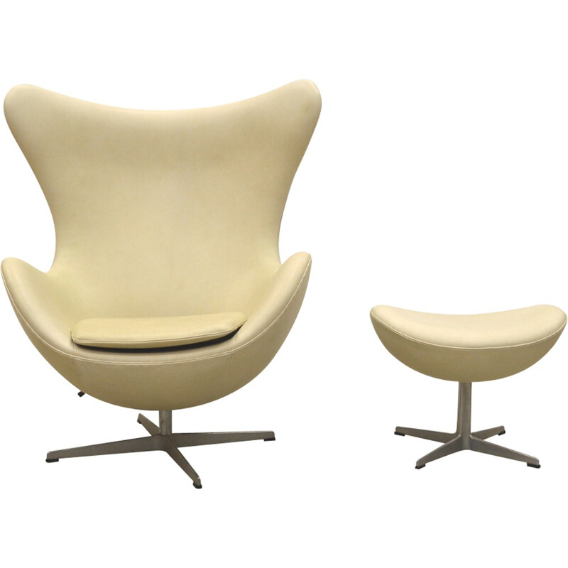 Mid-century Fritz Hansen Egg Chair & Ottoman by Arne Jacobsen - 1970s