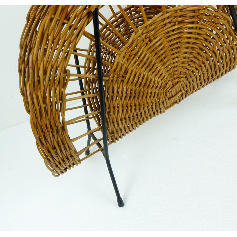 Mid-century magazine rack in rattan - 1950s