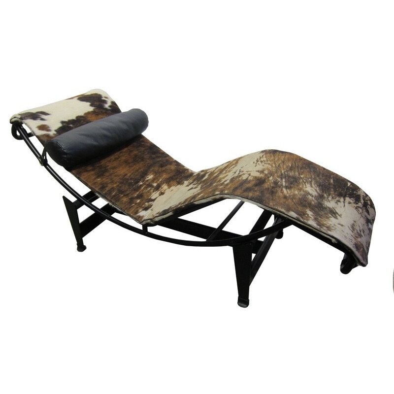 "Chaise longue" LC4  in cowhide by Le Corbusier for Cassina - 1970s