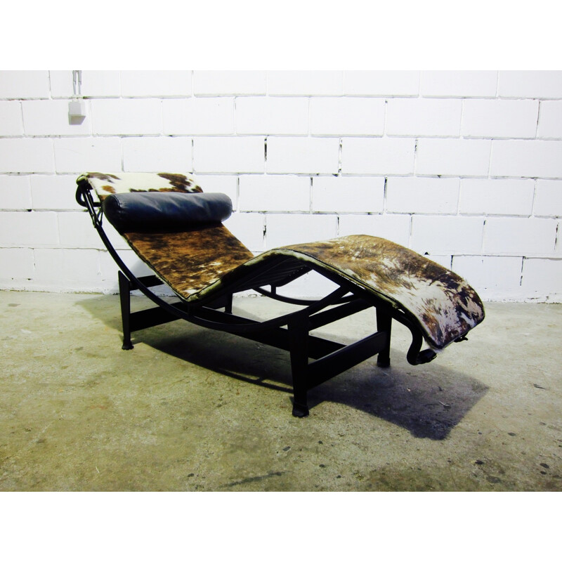 "Chaise longue" LC4  in cowhide by Le Corbusier for Cassina - 1970s