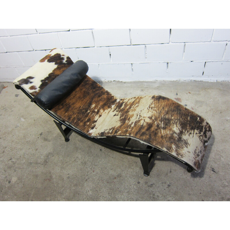 "Chaise longue" LC4  in cowhide by Le Corbusier for Cassina - 1970s