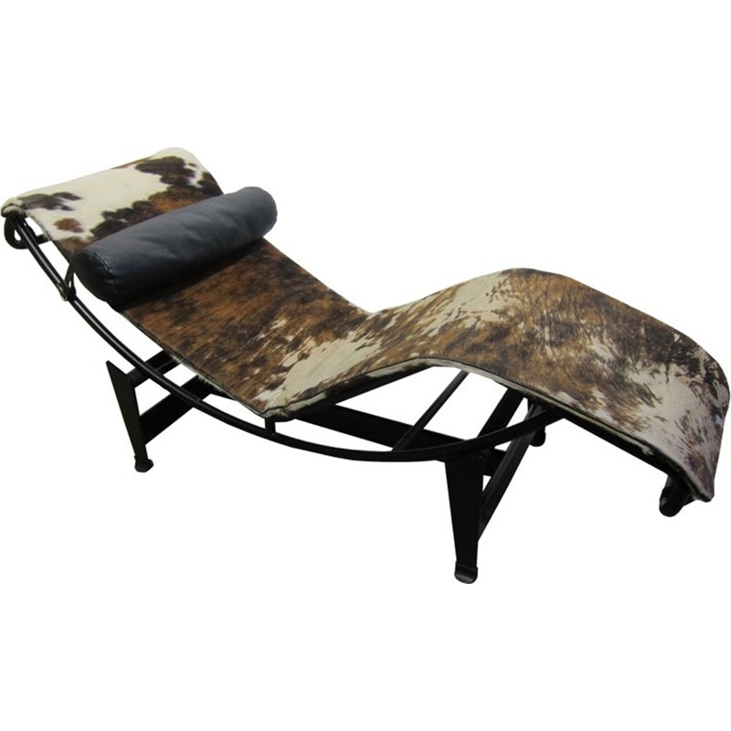 "Chaise longue" LC4  in cowhide by Le Corbusier for Cassina - 1970s