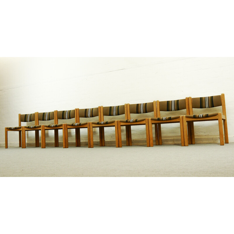 Suite de 8 chaises scandinaves en chêne -1970
