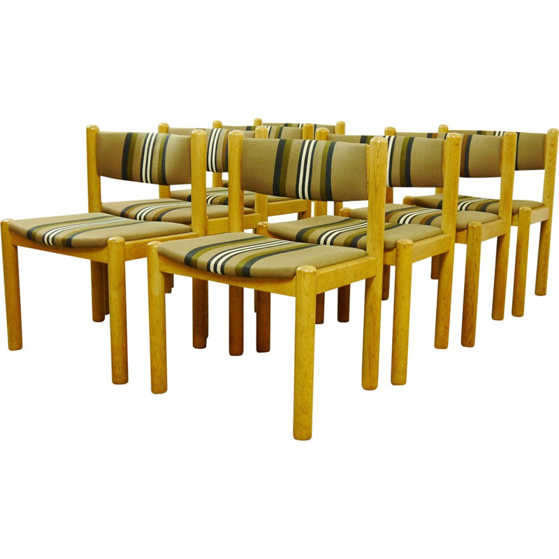 Suite de 8 chaises scandinaves en chêne -1970