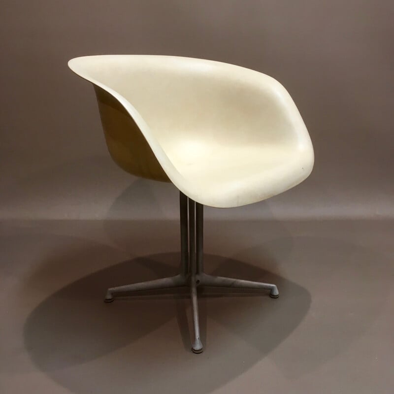 White vintage armchair by Charles, Ray Eames for Herman Miller - 1961