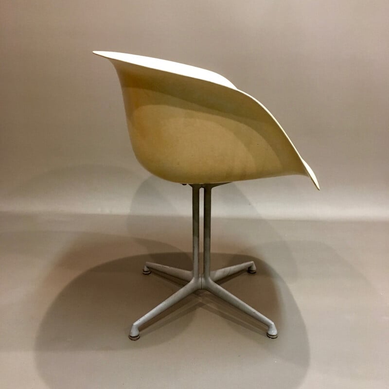 White vintage armchair by Charles, Ray Eames for Herman Miller - 1961