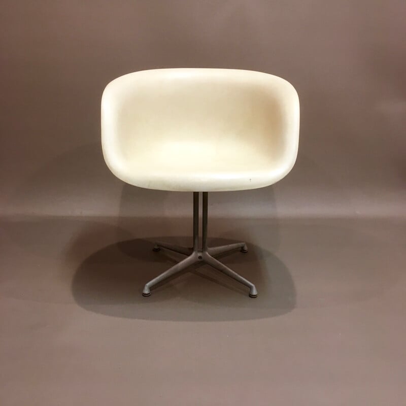 White vintage armchair by Charles, Ray Eames for Herman Miller - 1961
