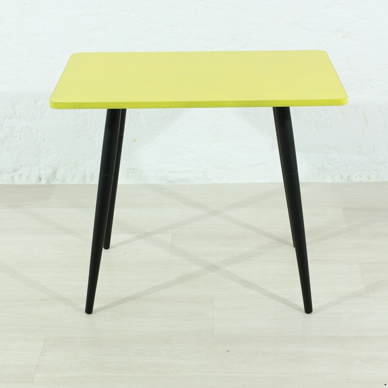 Petite table d'appoint jaune vintage - 1950