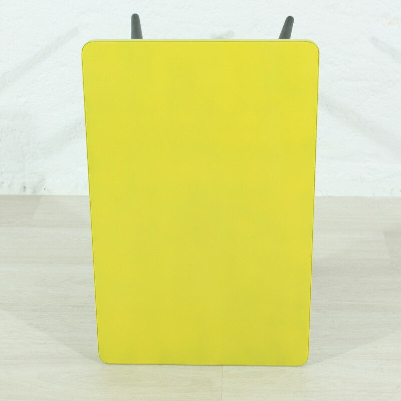 Petite table d'appoint jaune vintage - 1950